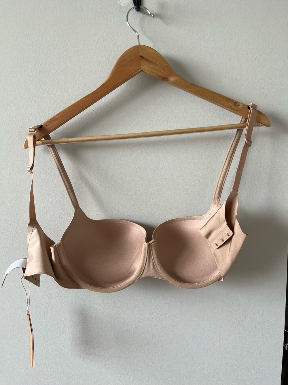 SKIMS Nude Padded T-Shirt Bra - Picture 5 of 9